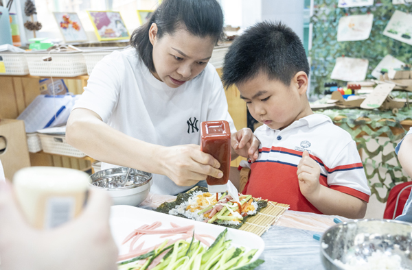 教研动态渝中bsport体育区实验幼儿园举行“六一”美食嘉年华德育活动(图1)