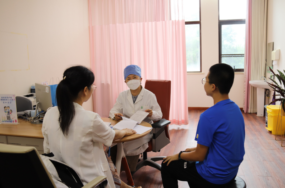 武汉大学·北京校友会“青少年儿童生长发育及心理教研动态健康咨询活动”在北京家恩德仁医院圆bsport体育入口满开展(图3)