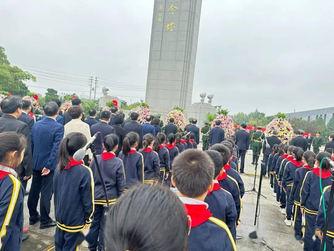 致敬红领巾bsport体育登录 相约中国梦——泰州实验学校开展主题德育活动教研动态(图4)