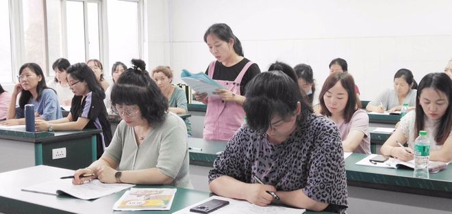 初中招生高效复习晒课堂 交流研讨迎期末—新密市实验小学英语教研活动纪实bsport体bsport体育登录育入口(图3)