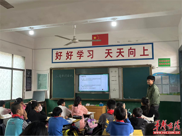 bsport体育入口:“教”学路漫漫 “研”途皆风景 麦市镇中心小学与下庄联校开展教研交流活动(图2)